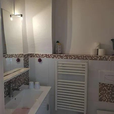 Frühstückspension Le Miroir Aux Fees 2*
