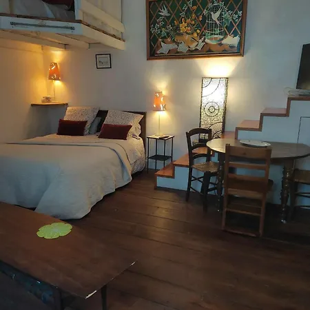 Le Miroir Aux Fees Bed & Breakfast
