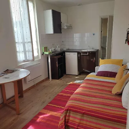 Le Miroir Aux Fees Bed & Breakfast 2*